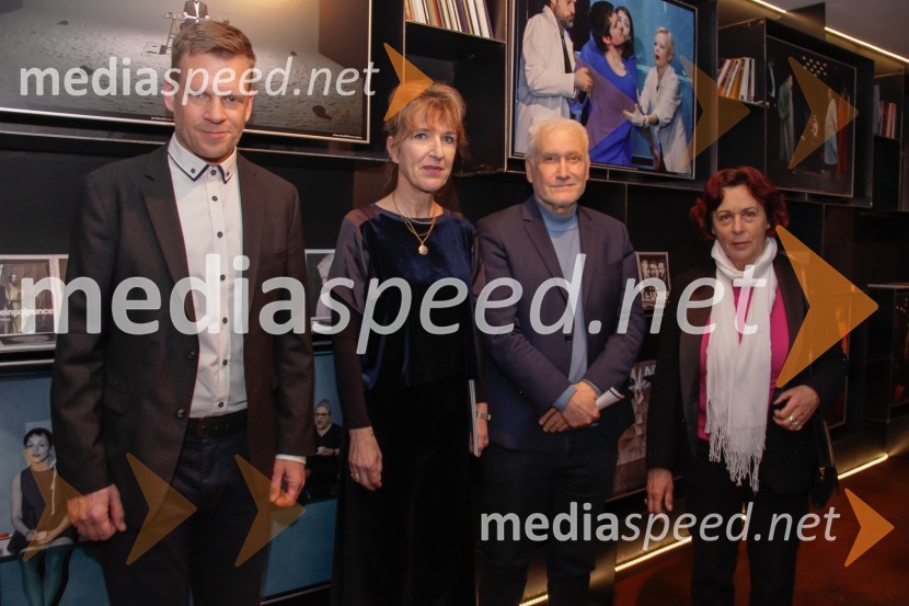  Luka Nabergoj, pomočnik ravnateljice SNG Drama Ljubljana;  Vesna Jurca Tadel, ravnateljice SNG Drama Ljubljana; dr. Zvezdan Pirtošek, zdravnik;  Štefanija L. ZlobecŠe vedno Alice, premiera drame v SNG Ljubljana