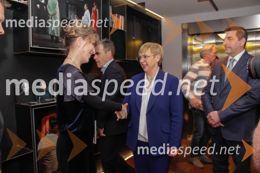  Vesna Jurca Tadel, ravnateljice SNG Drama Ljubljana; dr. Nataša Pirc Musar, predsednica Republike Slovenije; dr. Aleš Musar, lastnik Ruske dačeŠe vedno Alice, premiera drame v SNG Ljubljana