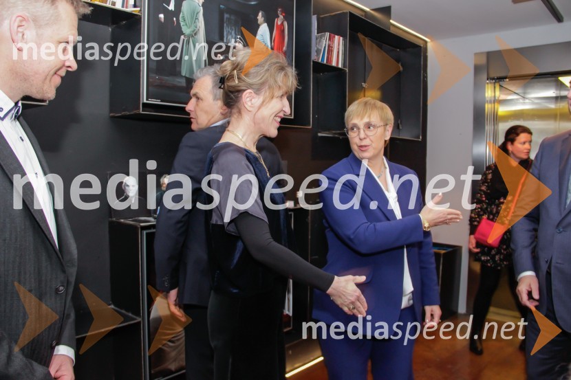  Vesna Jurca Tadel, ravnateljice SNG Drama Ljubljana; dr. Nataša Pirc Musar, predsednica Republike SlovenijeŠe vedno Alice, premiera drame v SNG Ljubljana