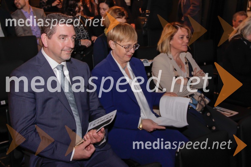 dr. Aleš Musar, lastnik Ruske dače; dr. Nataša Pirc Musar, predsednica Republike Slovenije;  ... Še vedno Alice, premiera drame v SNG Ljubljana