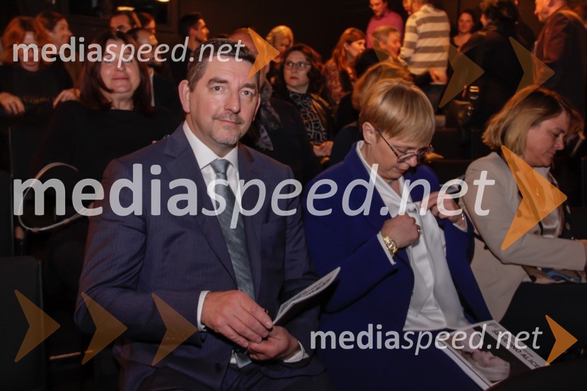 dr. Aleš Musar, lastnik Ruske dače; dr. Nataša Pirc Musar, predsednica Republike SlovenijeŠe vedno Alice, premiera drame v SNG Ljubljana