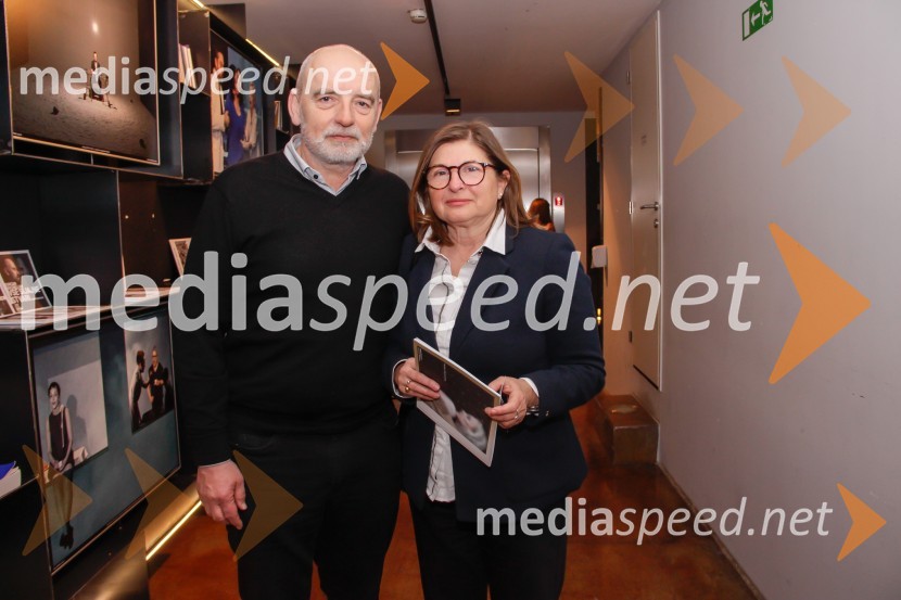  ... ;  Mirana Likar Bajželj, pisateljicaŠe vedno Alice, premiera drame v SNG Ljubljana