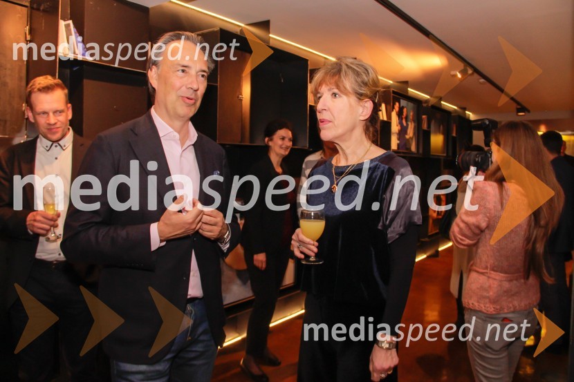  Tomislav  Čizmić, predsednik uprave, Mercator d.d.;  Vesna Jurca Tadel, ravnateljice SNG Drama LjubljanaŠe vedno Alice, premiera drame v SNG Ljubljana