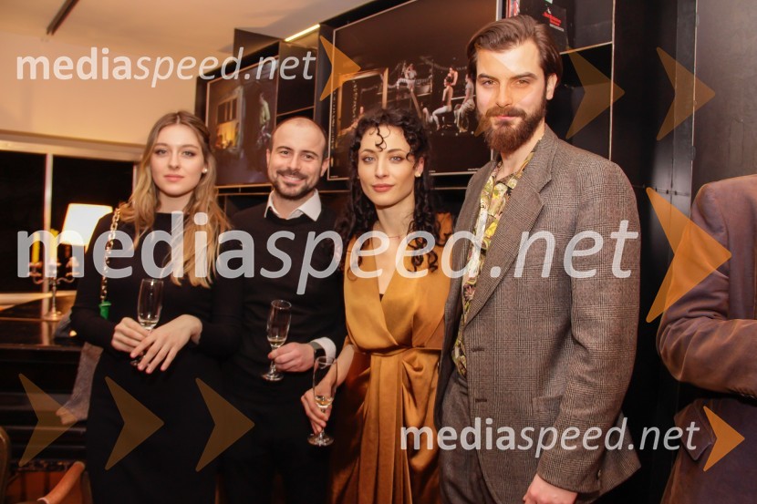  Pina Centa;  Marko Novak, zobozdravnik;  Urška Centa, plesalka flamenka;  Domen Novak, igralec Še vedno Alice, premiera drame v SNG Ljubljana