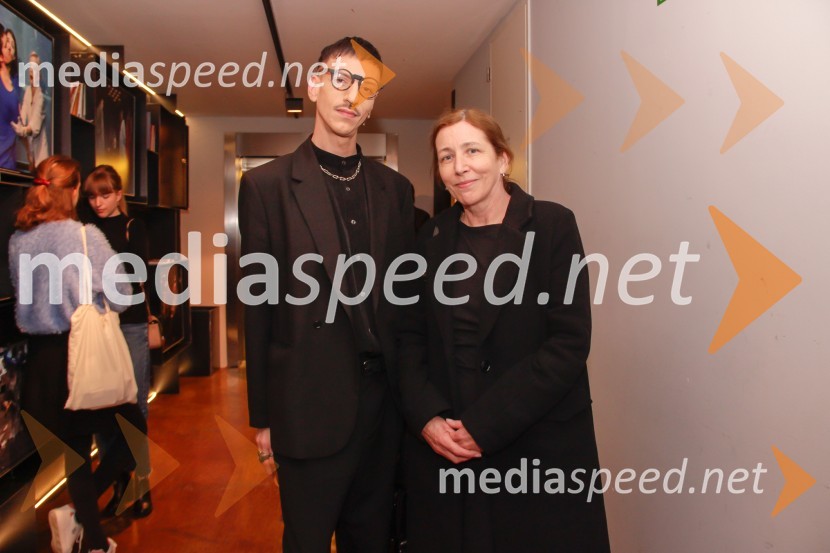  Matjaž Plošinjak, modni oblikovalec;  ... Še vedno Alice, premiera drame v SNG Ljubljana