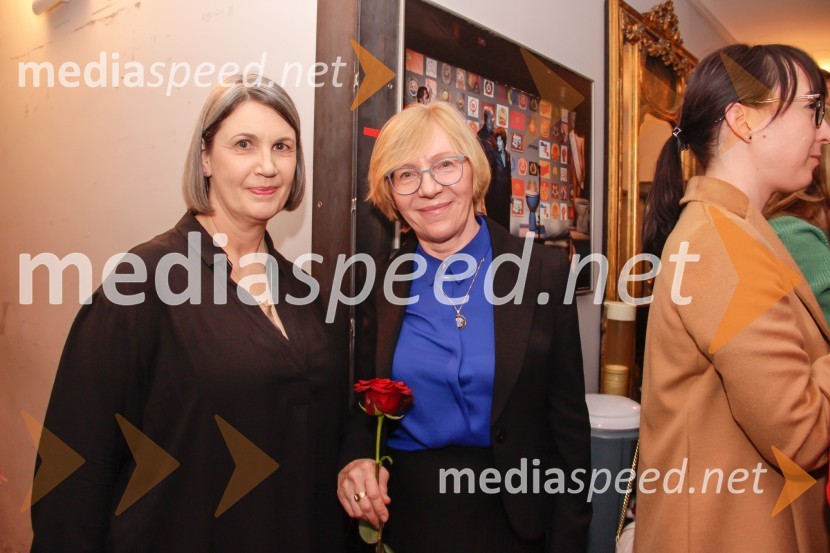  Maja Sever, igralka;  Darja Dominkuš, dramaturginja SNG Drama LjubljanaŠe vedno Alice, premiera drame v SNG Ljubljana