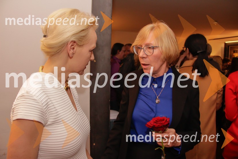  Polona  Juh, igralka;  Darja Dominkuš, dramaturginja SNG Drama LjubljanaŠe vedno Alice, premiera drame v SNG Ljubljana