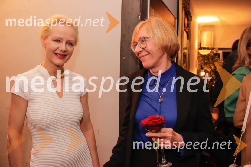  Polona  Juh, igralka;  Darja Dominkuš, dramaturginja SNG Drama LjubljanaŠe vedno Alice, premiera drame v SNG Ljubljana