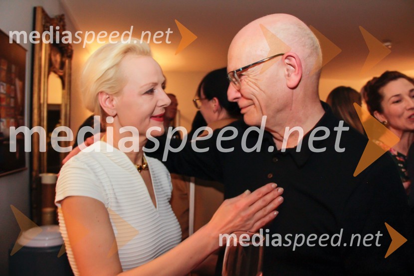  Polona  Juh, igralka;  ... Še vedno Alice, premiera drame v SNG Ljubljana