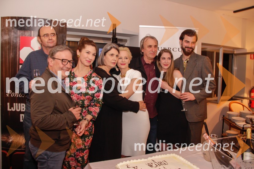  Matija Rozman, igralec;  Bojan Emeršič, igralec;  Sabina  Kogovšek, igralka;  Maja Sever, igralka;  Polona  Juh, igralka;  Matjaž Zupančič, režiser;  Eva Jesenovec, igralka;  Domen Novak, igralec Še vedno Alice, premiera drame v SNG Ljubljana