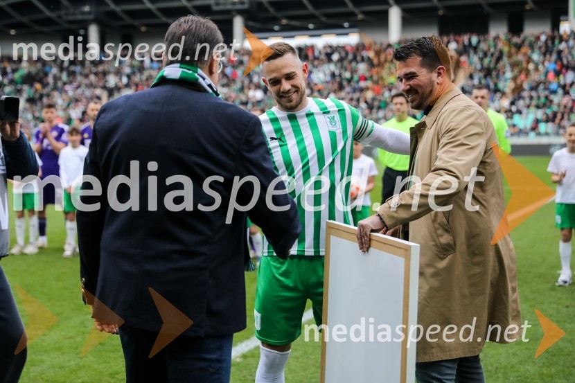  ... ;  Timi Max Elšnik, nogometaš, NK Olimpija;  ... Nogometni derbi Olimpija - Maribor