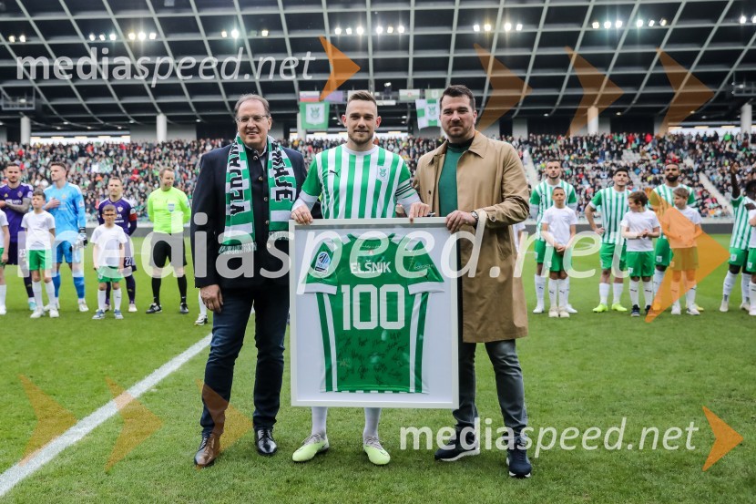  ... ;  Timi Max Elšnik, nogometaš, NK Olimpija;  ... Nogometni derbi Olimpija - Maribor