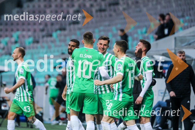  Timi Max Elšnik, nogometaš, NK Olimpija;  Svit Sešlar, nogometaš, NK Olimpija;  Mario Kvesić, nogometaš, NK Olimpija;  ... Nogometni derbi Olimpija - Maribor