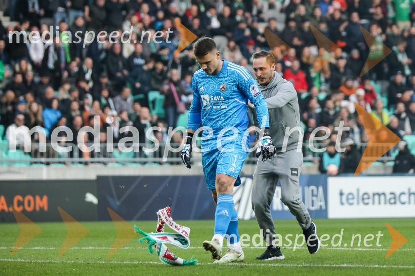  Ažbe Jug, vratar, NK Maribor;  ... Nogometni derbi Olimpija - Maribor