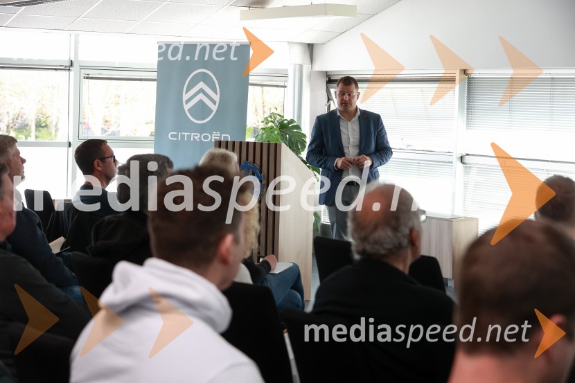  Rok Marolt, produktni vodja znamke Citroen in DS SlovenijaNovi Citroën C4 X in ë-C4 X, novinarska konferenca