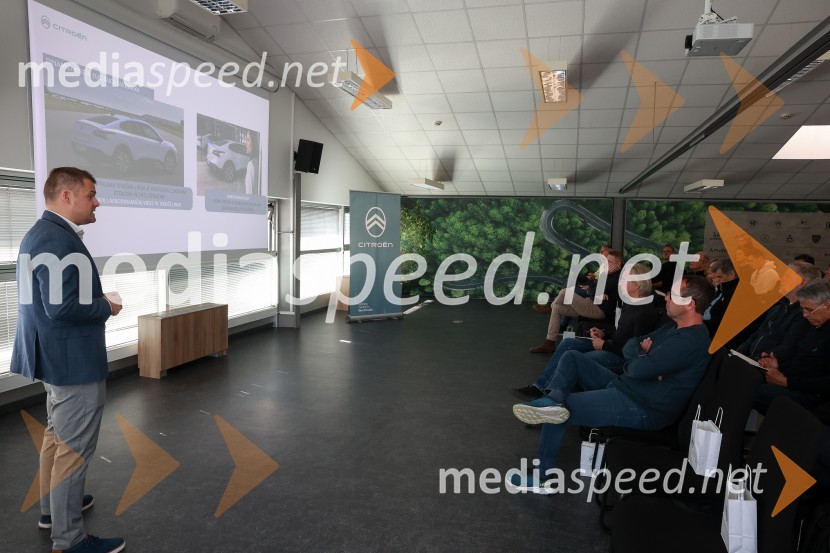  Rok Marolt, produktni vodja znamke Citroen in DS SlovenijaNovi Citroën C4 X in ë-C4 X, novinarska konferenca