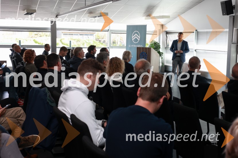  Rok Marolt, produktni vodja znamke Citroen in DS SlovenijaNovi Citroën C4 X in ë-C4 X, novinarska konferenca