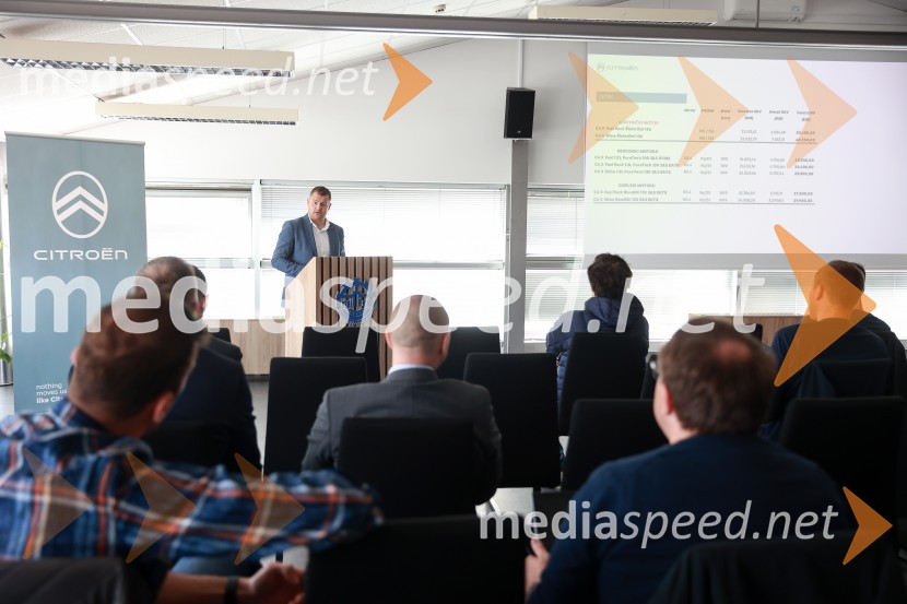  Rok Marolt, produktni vodja znamke Citroen in DS SlovenijaNovi Citroën C4 X in ë-C4 X, novinarska konferenca