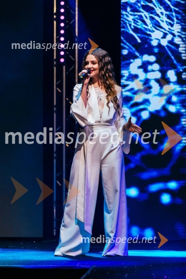  Maja Keuc, pevka, AmayaVIP modno doživetje v Citycentru Celje