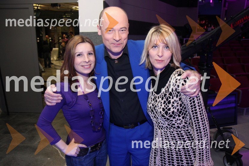 Jana Ujčič, novinarka in voditeljica RTS, čarodej Vladimir in Branka Breznik, producentka RTSRdeča preproga s Sebastianom, snemanje oddaje