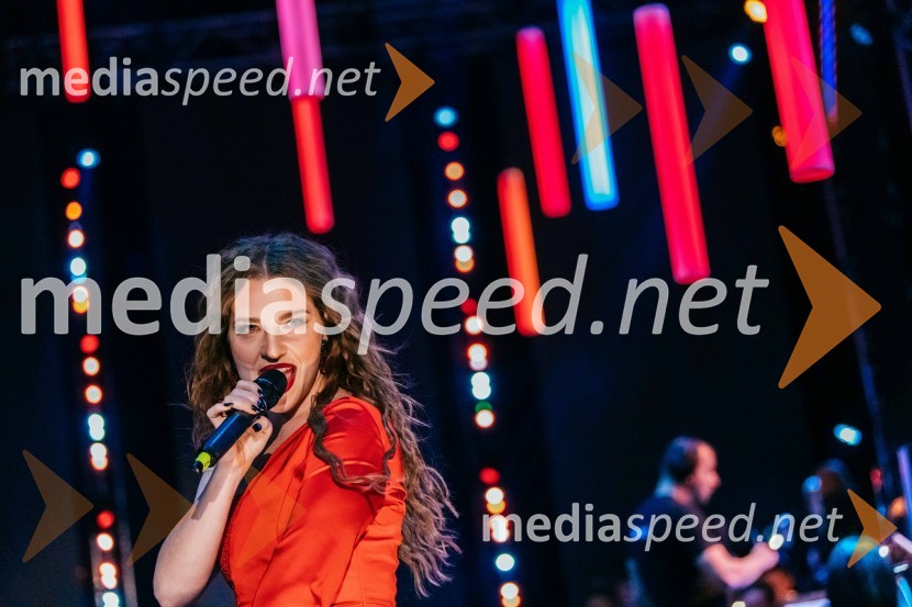  Maja Keuc, pevka, AmayaVIP modno doživetje v Citycentru Celje