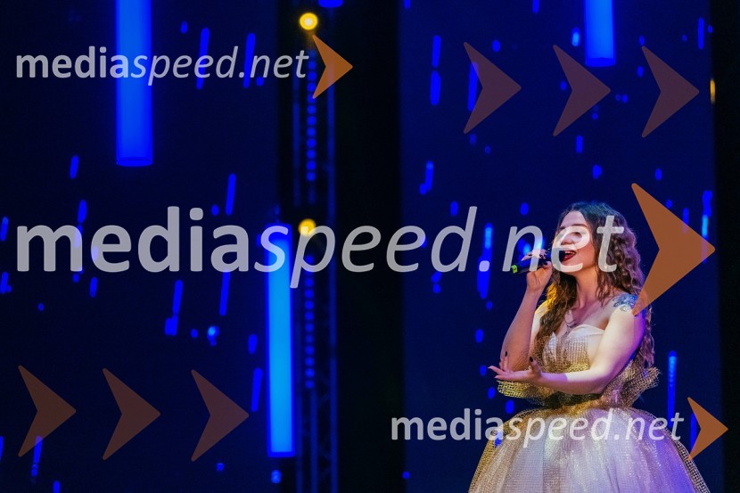  Maja Keuc, pevka, AmayaVIP modno doživetje v Citycentru Celje