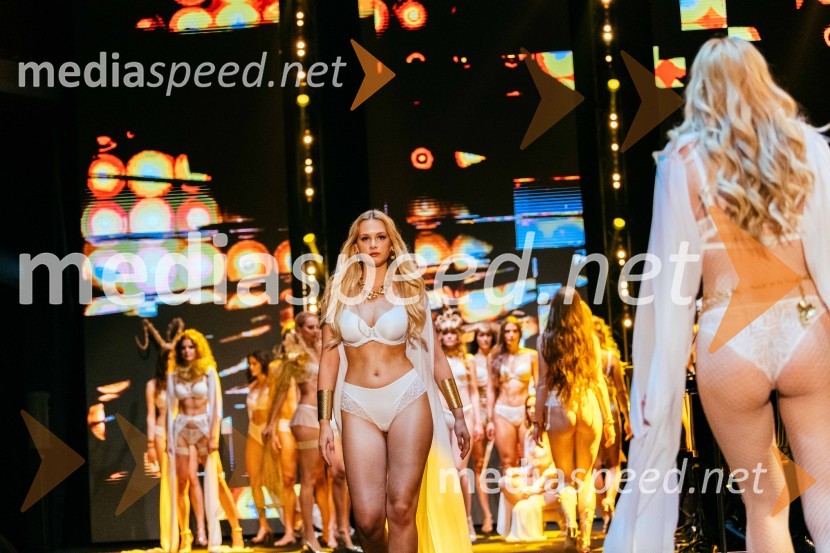  Pina Velepec, manekenkaVIP modno doživetje v Citycentru Celje