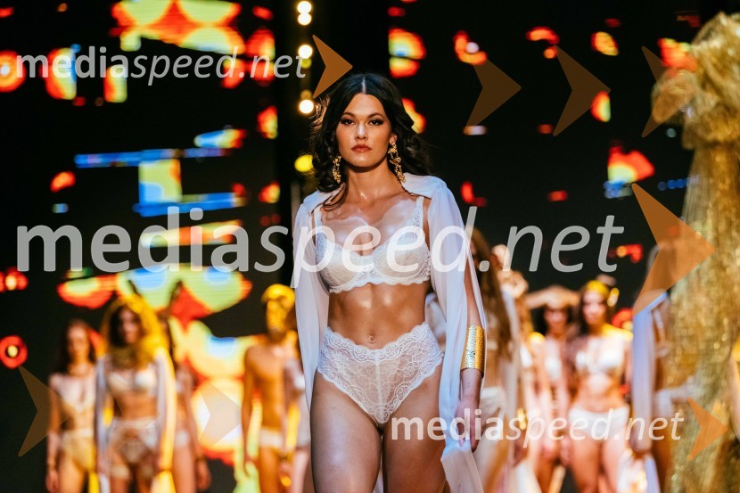  Laura Škvorc, Miss Earth Slovenije 2015, model, pevkaVIP modno doživetje v Citycentru Celje