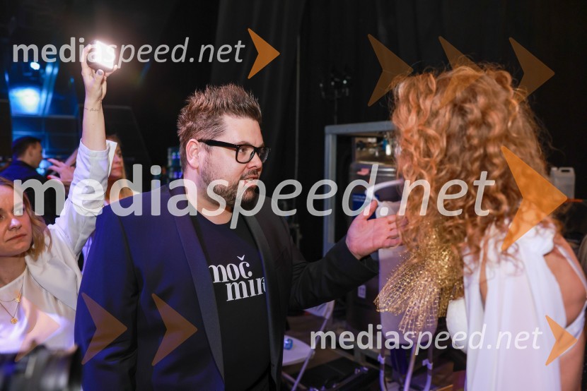  Nejc Simšič, novinar;  Nika Kar, manekenkaVIP modno doživetje v Citycentru Celje