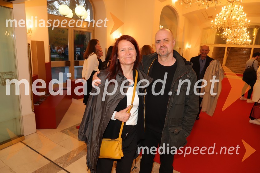  ... ; doc. dr. Bojan Musil, psiholog, Filozofska fakulteta, Univerza v Mariboru Dogodek v mestu Gogi, premiera drame v SNG Maribor