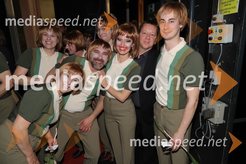  Minca Lorenci, igralka;  Irena Mihelič, igralka;  Gorazd Žilavec, igralec;  ... ;  Eva Kraš, igralka;  ... ;  Žan Koprivnik, igralecDogodek v mestu Gogi, premiera drame v SNG Maribor