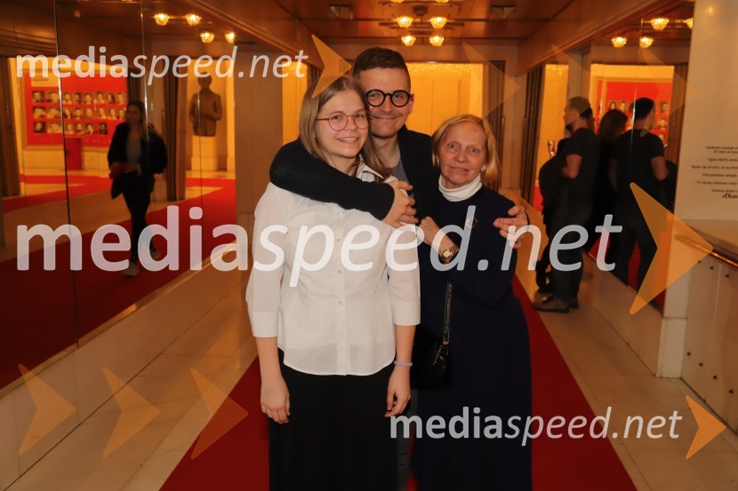  ... ;  Matevž Biber, igralec;  ... Dogodek v mestu Gogi, premiera drame v SNG Maribor