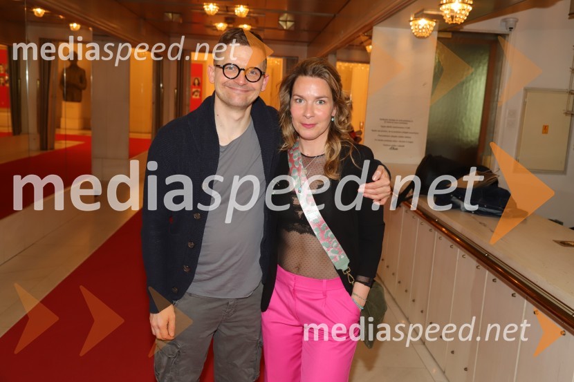  Matevž Biber, igralec;  Ana Urbanc, igralkaDogodek v mestu Gogi, premiera drame v SNG Maribor