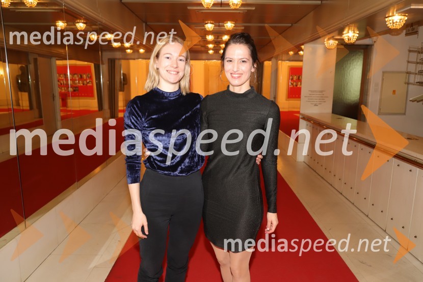  Julija Klavžar, igralka;  Eva Kraš, igralkaDogodek v mestu Gogi, premiera drame v SNG Maribor