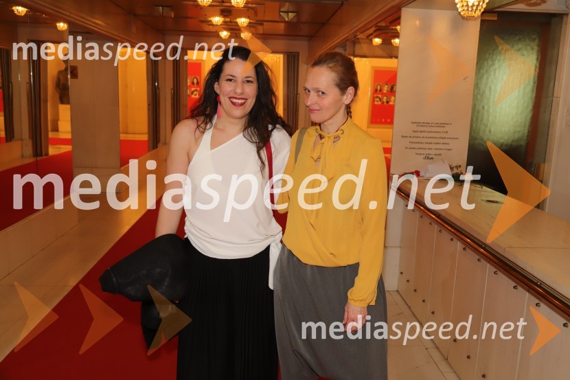  Minca Lorenci, igralka;  Mojca Simonič, igralkaDogodek v mestu Gogi, premiera drame v SNG Maribor