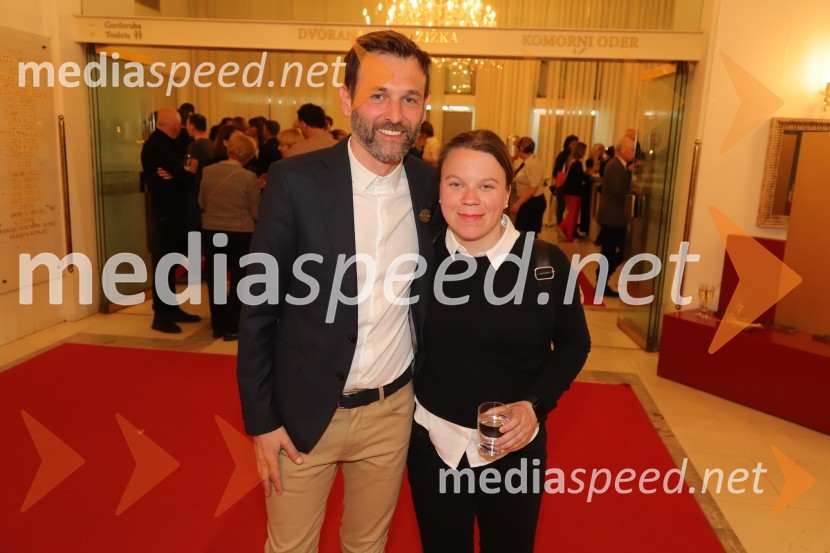  Viktor Hrvatin Meglič, igralec;  Mateja Kokol, režiserkaDogodek v mestu Gogi, premiera drame v SNG Maribor