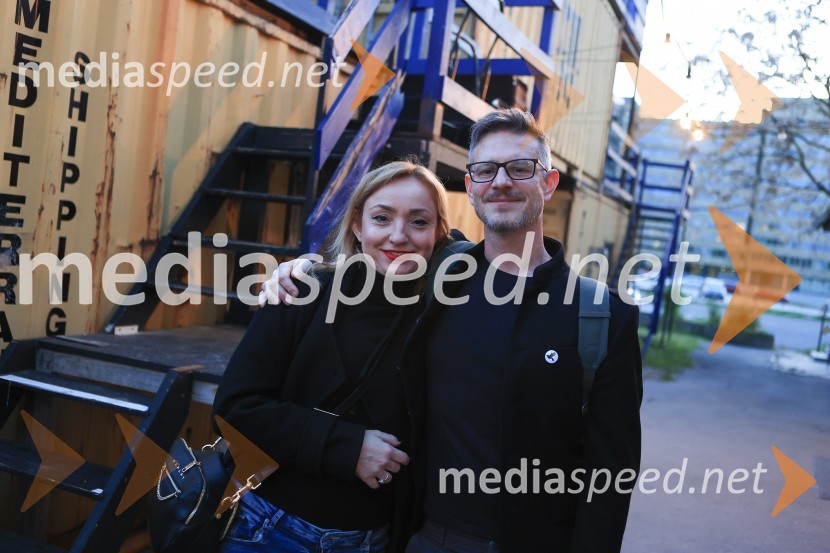  Tina Dobnik, producentka MASKA;  Tibor Mihelič Syed, direktor, Slovensko mladinsko gledališčeTakorekoč: Žalujka + Amater, premiera Nova Pošta, SMG Ljubljana