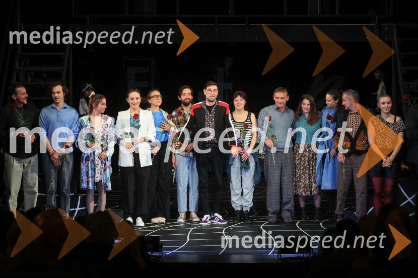  Matej Recer, igralec;  Klemen Kovačič, AGRFT ;  Klara Kastelec, igralka;  Daša Doberšek, igralka;  Maruša Oblak, igralka;  Vito Weis, igralec;  Matjaž Pograjc, režiser;  Janja Majzelj, igralka;  Robert Prebil, igralec;   Evelin Bizjak, dramaturginja;  Katarina Stegnar, igralka;  Ivan Peternelj, igralec;  Nataša Keser, igralkaLjudje, kraji in stvari, premiera v SMG Ljubljana