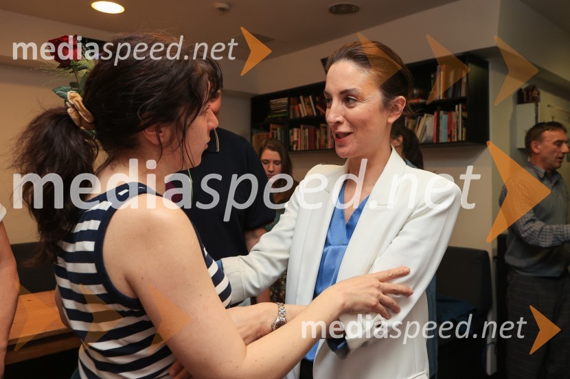  Janja Majzelj, igralka;  ... Ljudje, kraji in stvari, premiera v SMG Ljubljana