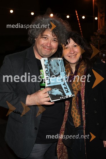  Brane Vižintin, svetovalec za animacijo lutk in prevajalec;  Janja Majzelj, igralkaLjudje, kraji in stvari, premiera v SMG Ljubljana