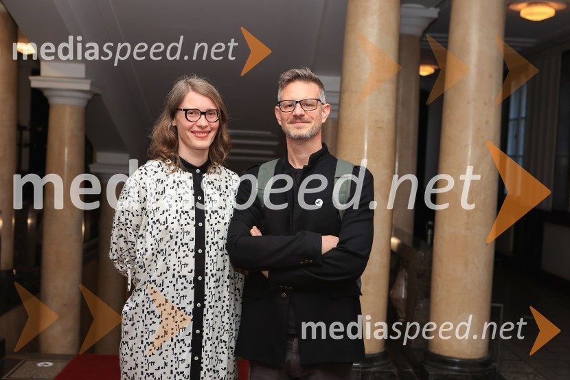  Urška Brodar, dramaturginja, Slovensko mladinsko gledališče;  Tibor Mihelič Syed, direktor, Slovensko mladinsko gledališčeLjudje, kraji in stvari, premiera v SMG Ljubljana
