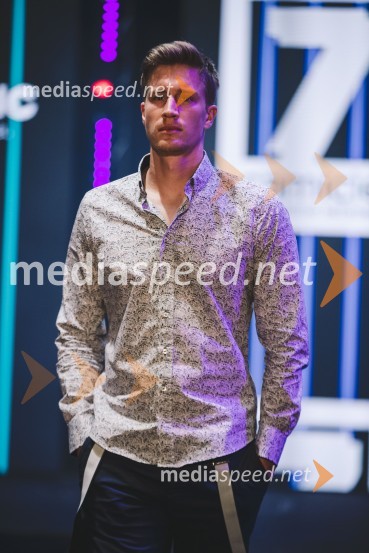  Luka Pehnec,  manekenMoč miru, spomladanska modna revija v Citycentru Celje