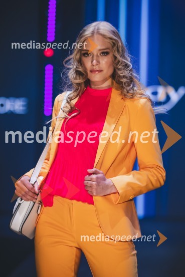 Vladlena Salyayeva, manekenka, Miss fotogeničnosti 2021Moč miru, spomladanska modna revija v Citycentru Celje