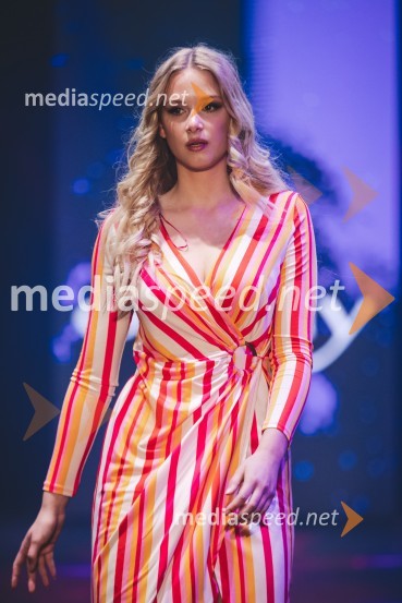  Pina Velepec, manekenkaMoč miru, spomladanska modna revija v Citycentru Celje