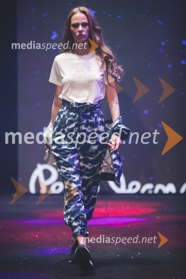  Lara Mlaker, manekenkaMoč miru, spomladanska modna revija v Citycentru Celje