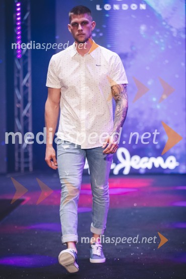  Tilen Kajtna, manekenMoč miru, spomladanska modna revija v Citycentru Celje