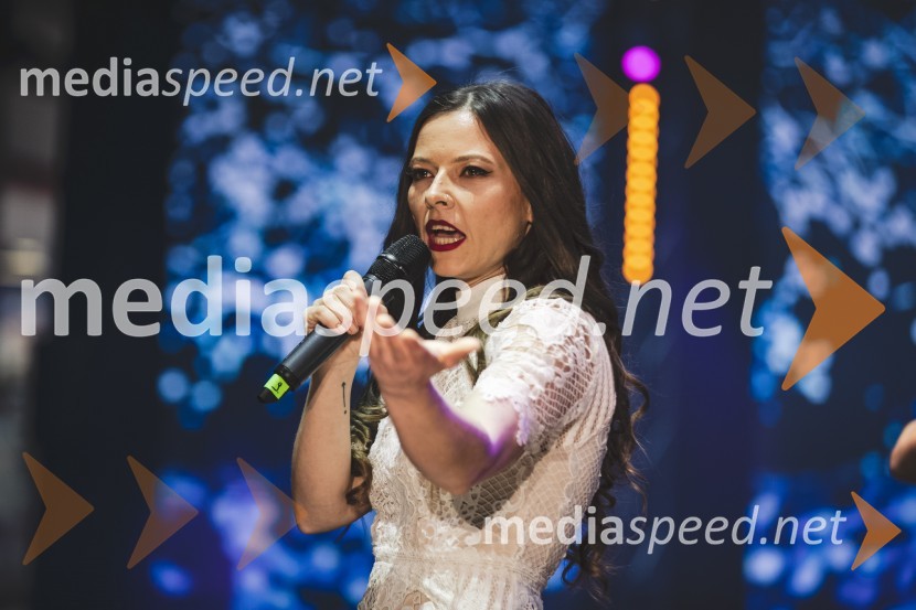  Karin Zemljič, pevkaMoč miru, spomladanska modna revija v Citycentru Celje