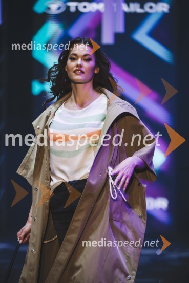  Laura Škvorc, Miss Earth Slovenije 2015, modelMoč miru, spomladanska modna revija v Citycentru Celje