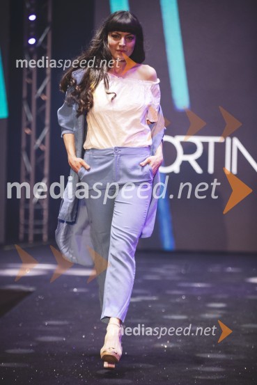  Gea Erjavec, mankenka, plesalkaMoč miru, spomladanska modna revija v Citycentru Celje