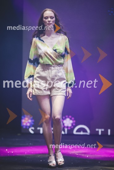  Klara Peterlin, manekenkaMoč miru, spomladanska modna revija v Citycentru Celje